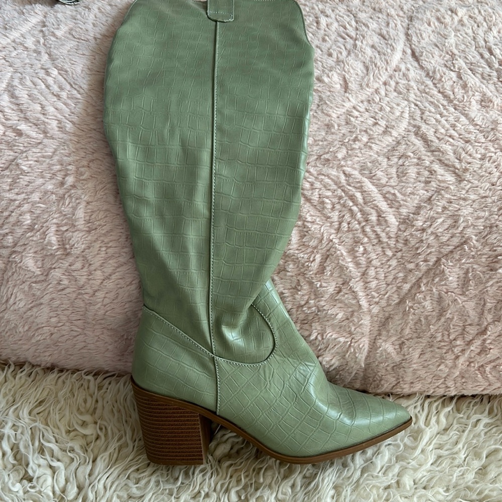 Gorgeous croco inspired high shaft boots size 9 softest light green color